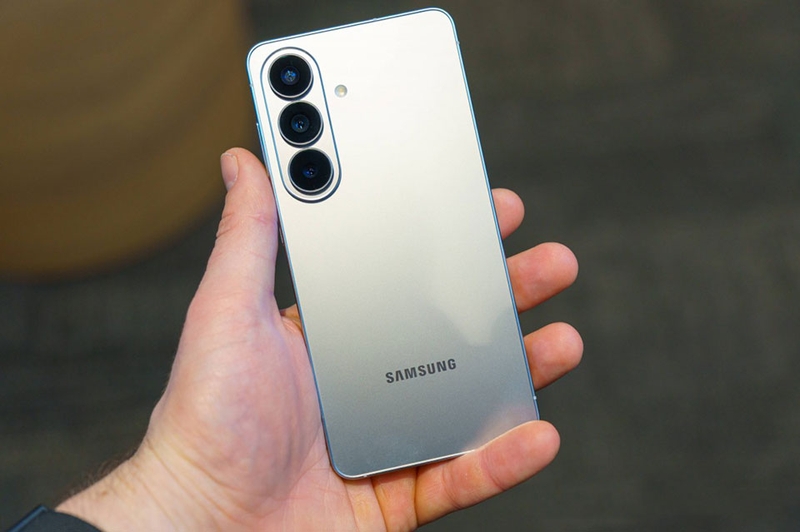 Mặt lưng Galaxy S26 làm từ vật liệu gì - 02