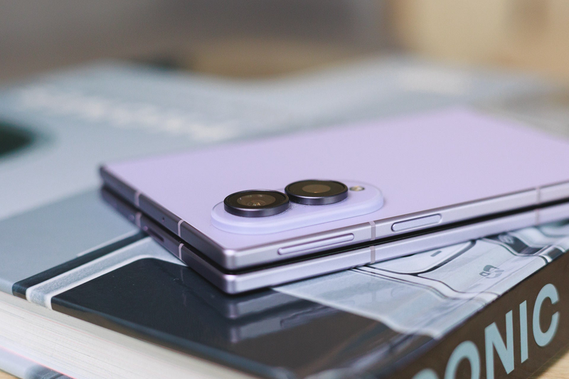 Mặt lưng Galaxy Z Fold 8 làm từ vật liệu gì 5