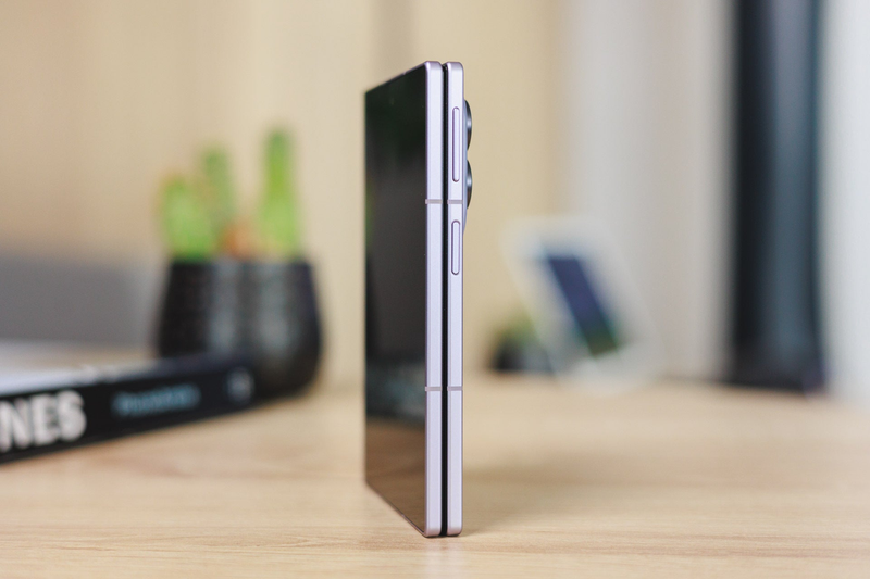 Mặt lưng Galaxy Z Fold 8 làm từ vật liệu gì 3