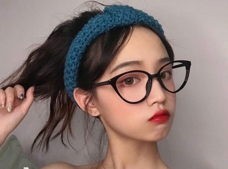 mặt trái xoan đeo kính gì ảnh 2
