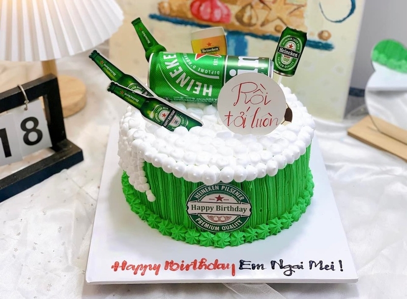 Mẫu bánh kem với các hoạ tiết dứt khoát