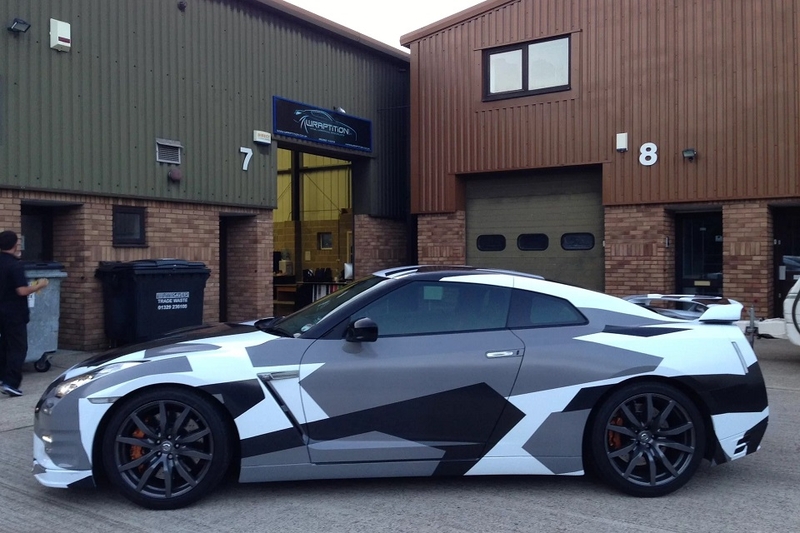 Các vị trí thích hợp để dán decal xe ô tô