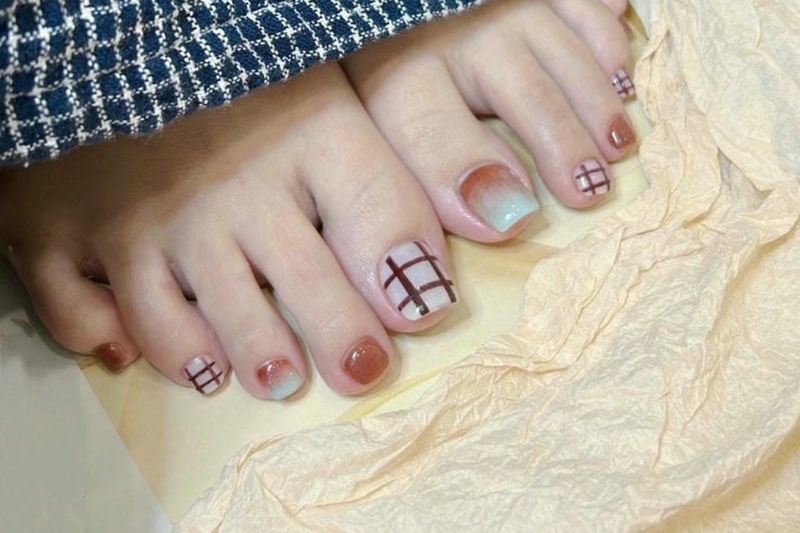 mẫu nail chân hot trend đẹp nhất 2026 13