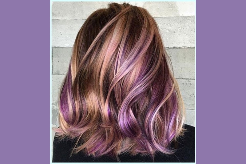 Tóc nhuộm highlight tím bạc trên nền nâu đen