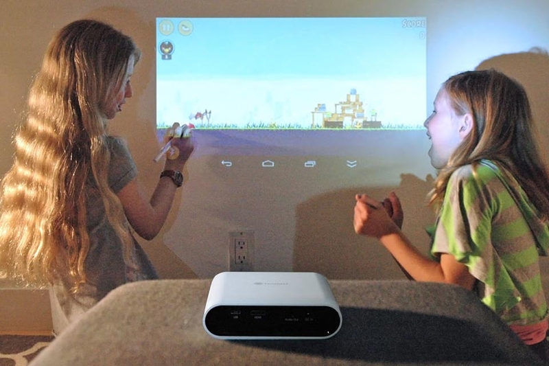 Máy chiếu cảm ứng - 02