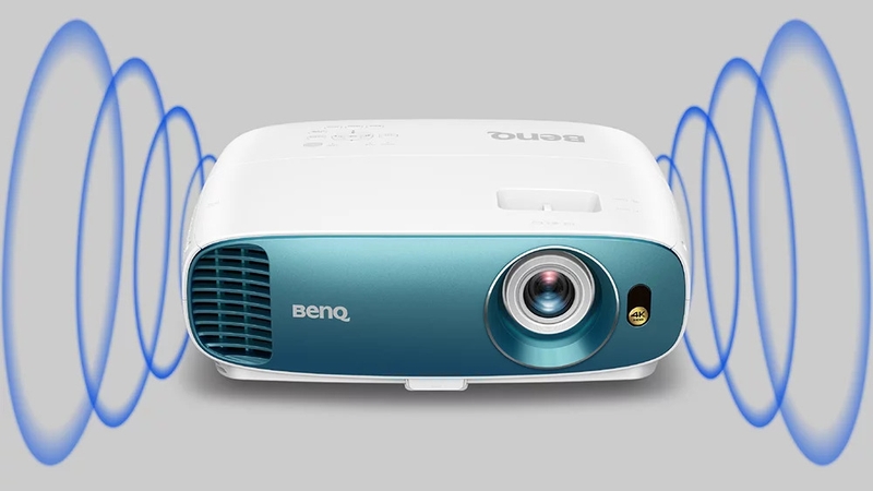 may chieu 4k benq tk800m