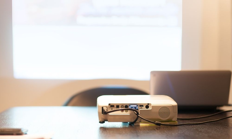 máy chiếu không nhận máy tính hình 1