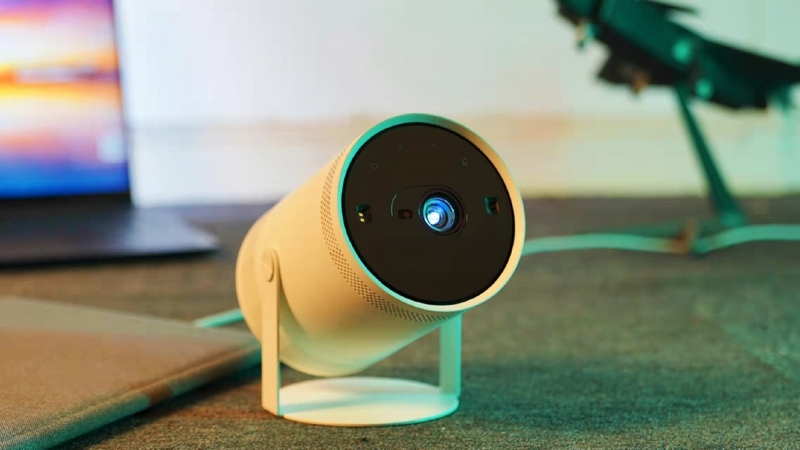 máy chiếu mini cầm tay 7