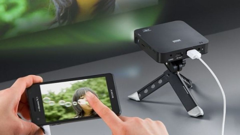 Ưu nhược điểm của máy chiếu mini cho điện thoại
