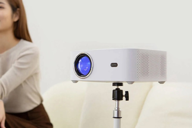 Có nên mua máy chiếu mini để sử dụng thường xuyên?