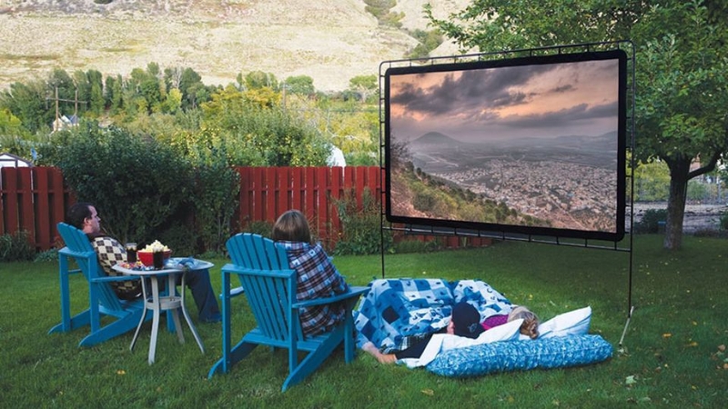 Lý do cần dùng máy chiếu ngoài trời