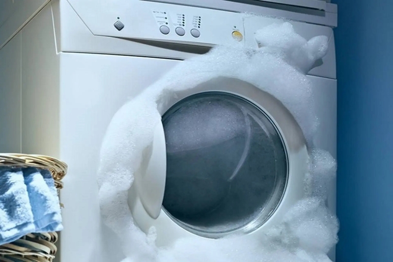 Máy giặt Aqua bị trào bọt ra ngoài 2