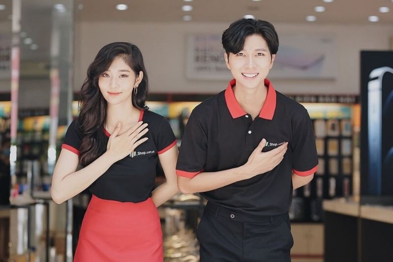 Nhân viên tư vấn luôn sẵn sàng hỗ trợ khách hàng lựa chọn sản phẩm phù hợp nhất