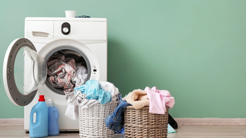 Do cho lượng quần áo quá nhiều vào máy giặt