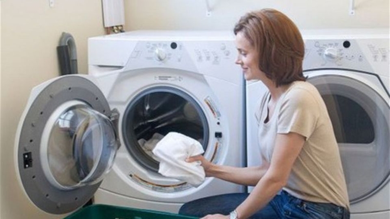 Máy giặt giặt ít đồ có sao không?