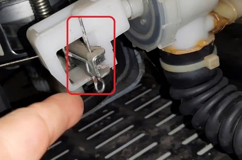 máy giặt kêu ù ù khi xả nước ảnh 3