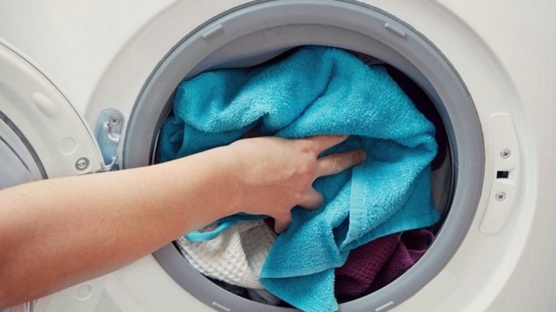 Ống xả nước máy giặt bị tắc hoặc hỏng