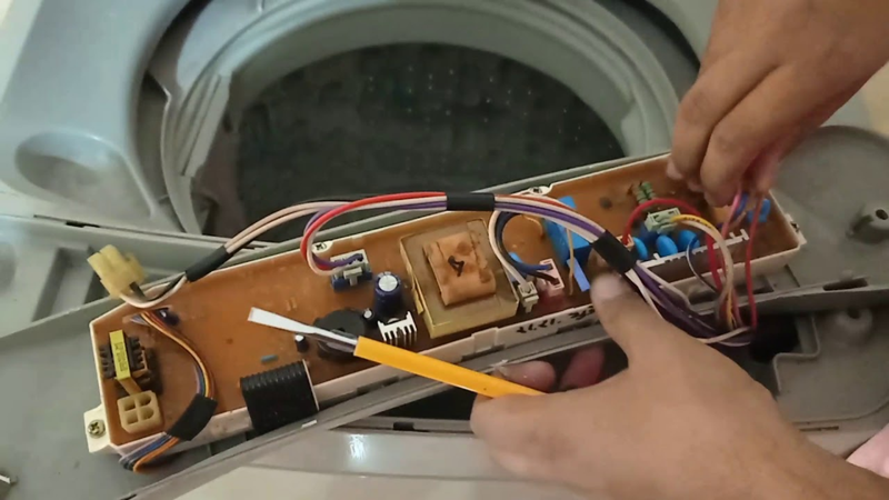 máy giặt LG báo lỗi FE ngược 4