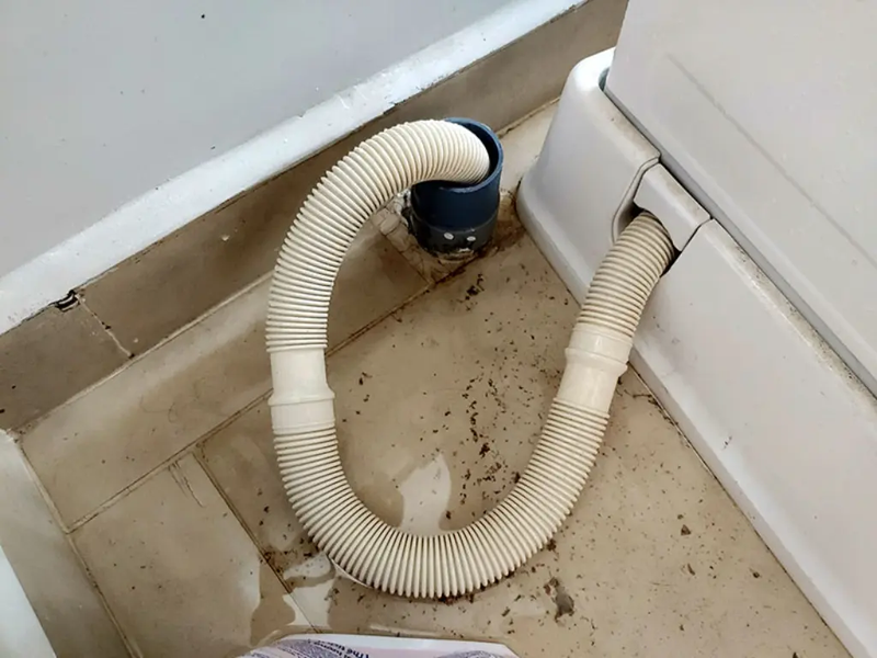 Máy giặt LG cửa ngang không xả nước 4