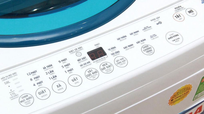 Nhấn giữ đồng thời các phím Giặt, Vắt, Chọn chương trình và Mở nguồn