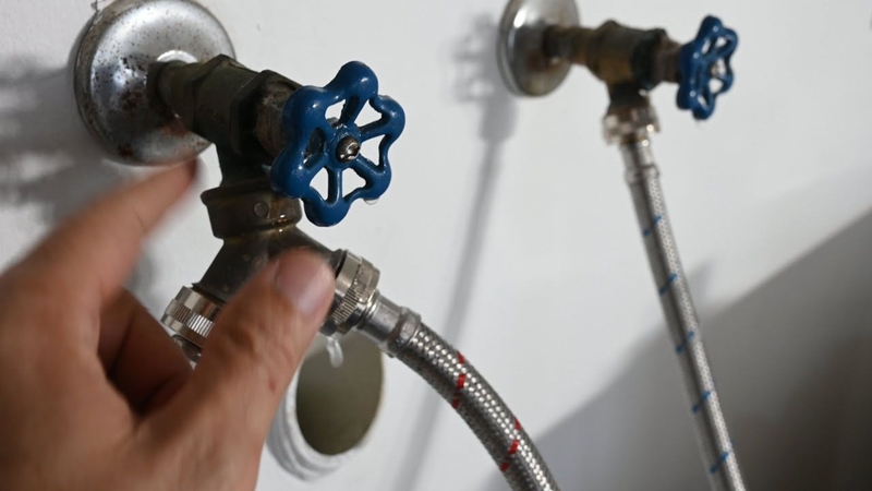 Van cấp nước bị khóa hoặc hỏng