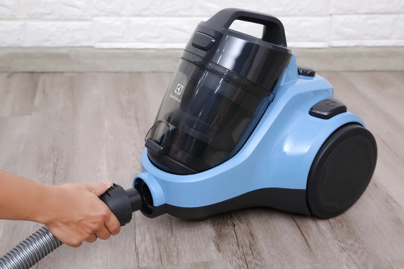 máy hút bụi electrolux 1800w hình 2