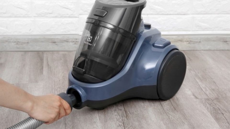 máy hút bụi Electrolux EC41-2DB 4