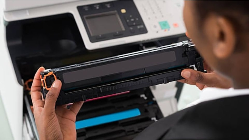 Thao tác thay hộp mực mới vào máy in Canon 2900