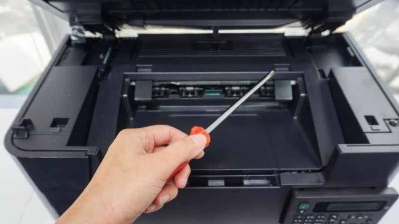 Thay lô kéo hoặc bộ phận tách giấy khi cần