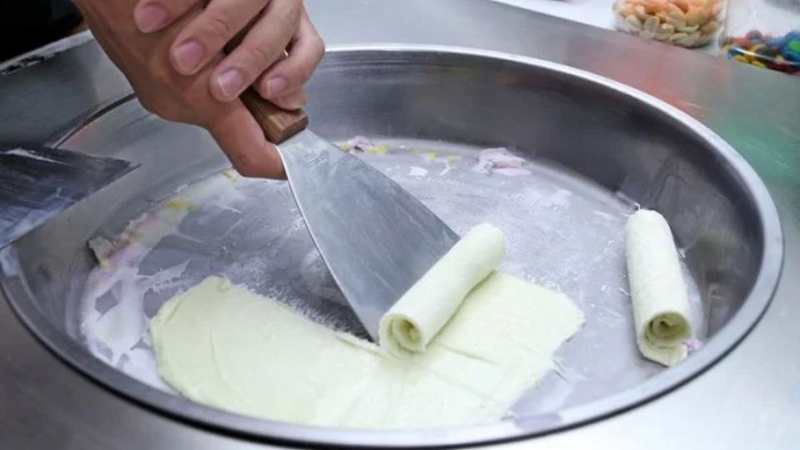 m&aacute;y l&agrave;m kem cuộn 3
