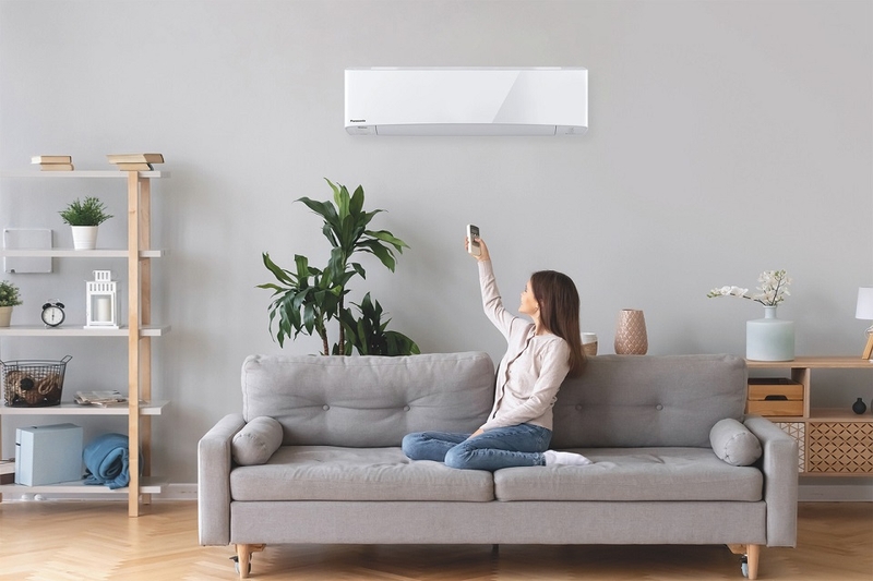 So sánh máy lạnh âm trần 1 hướng thổi và điều hòa treo tường