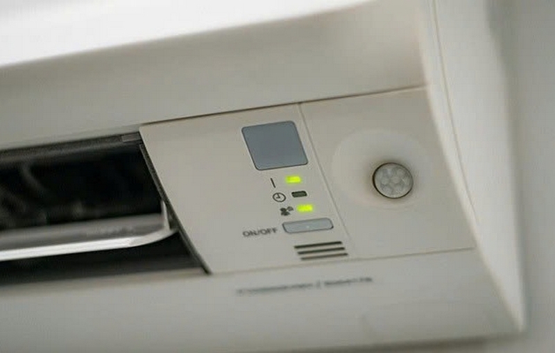 máy lạnh bị chớp đèn vàng ảnh 1