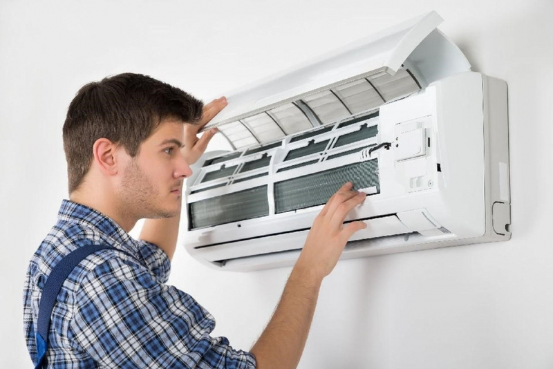 M&aacute;y lạnh Hitachi b&aacute;o đ&egrave;n xanh 3