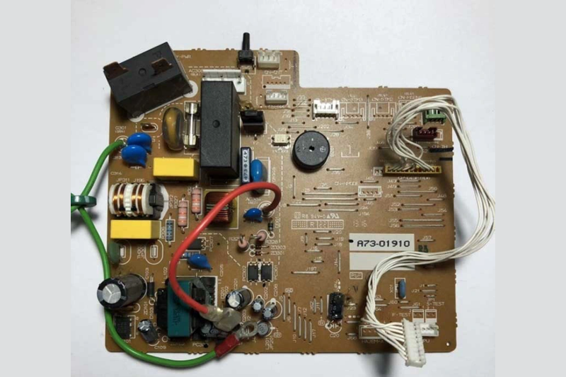 M&aacute;y lạnh Reetech b&aacute;o lỗi E5 (3)