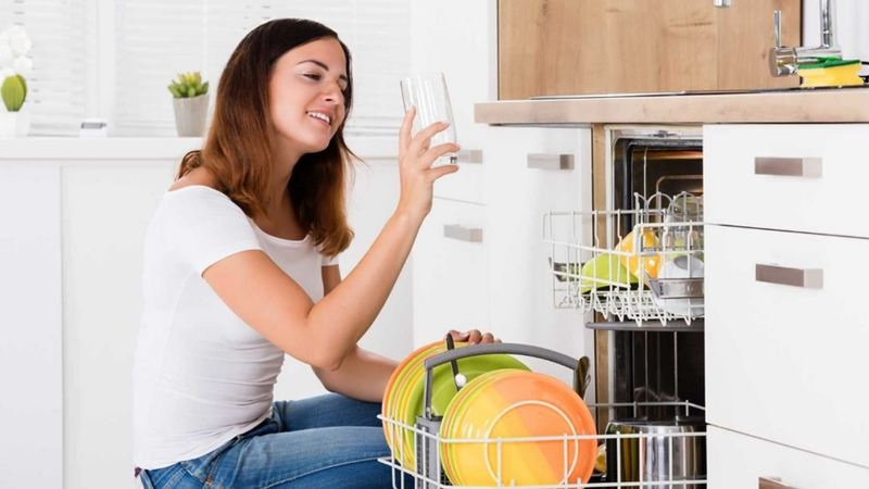 Máy rửa bát là một thiết bị hữu ích cho những gia đình đông người