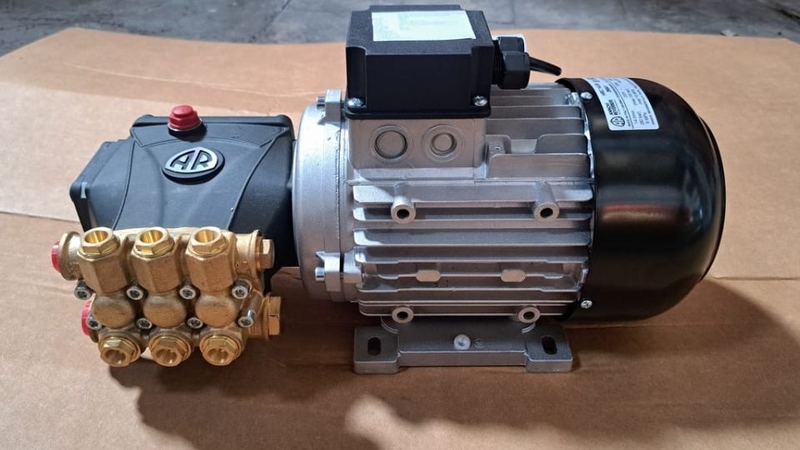 m&aacute;y rửa xe Urali 3