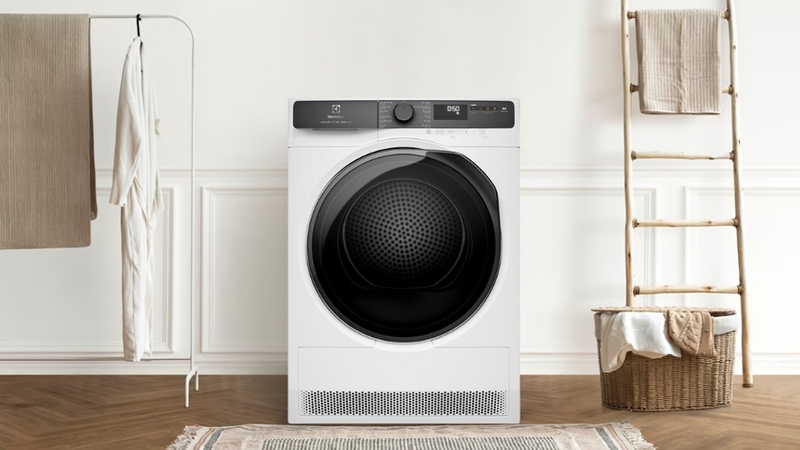 Máy sấy bơm nhiệt Electrolux EDH803J5WC