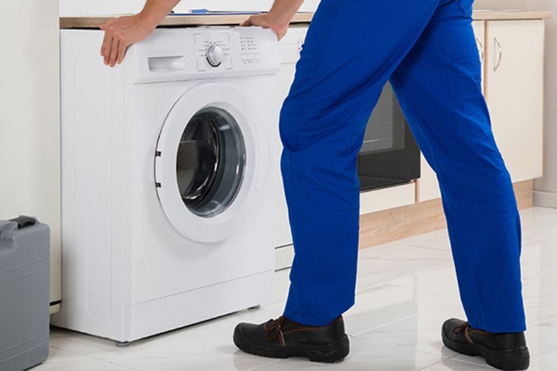 Đảm bảo máy được đặt trên bề mặt phẳng