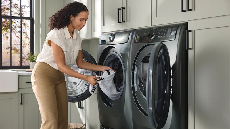 Tắt thiết bị và lấy quần áo ra khỏi máy sấy