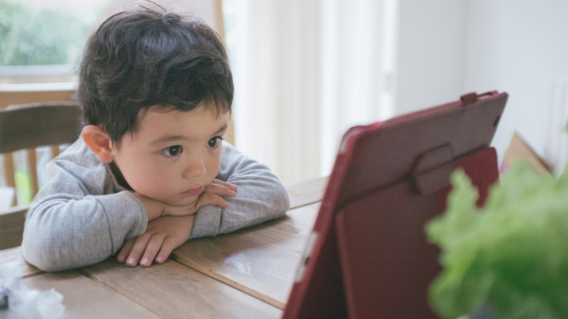 Phụ huynh cần quy định rõ ràng thời gian sử dụng máy tính bảng của con