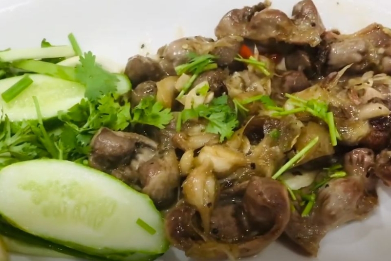 mề gà kho tiêu cay nồng ngon miệng