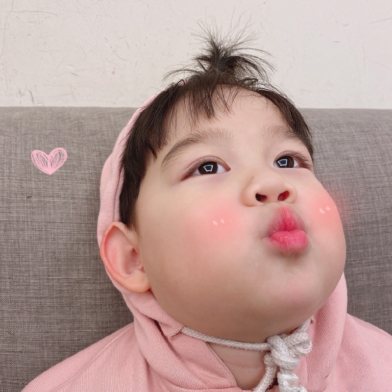 Meme an ủi em bé dễ thương