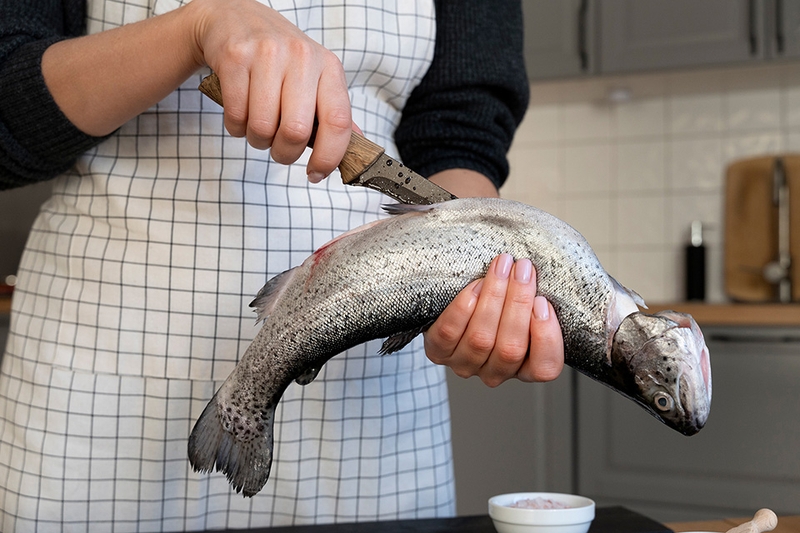 Mẹo khử mùi tanh cá - 06