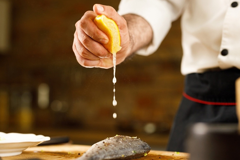 Mẹo khử mùi tanh cá - 02