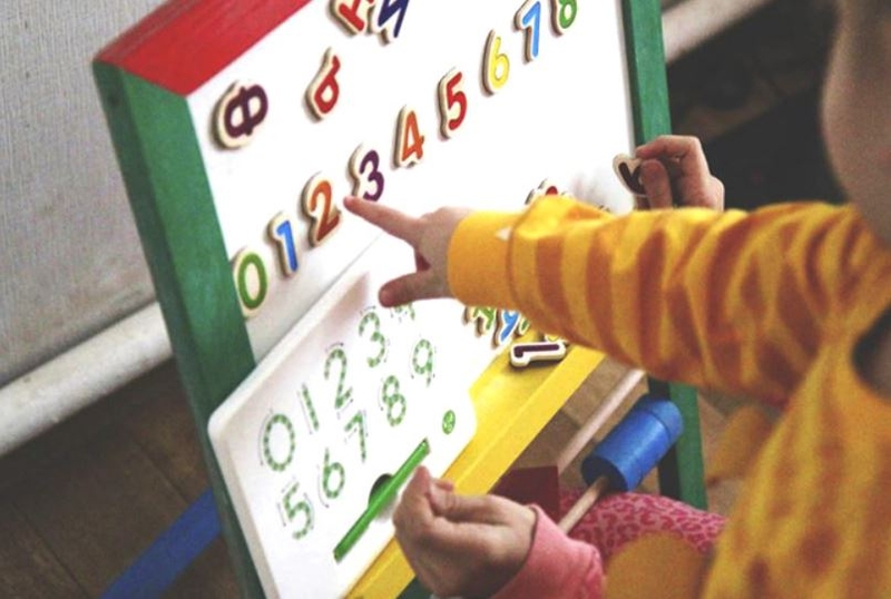 Mẹo nhớ số điện thoại bố mẹ cho trẻ 4