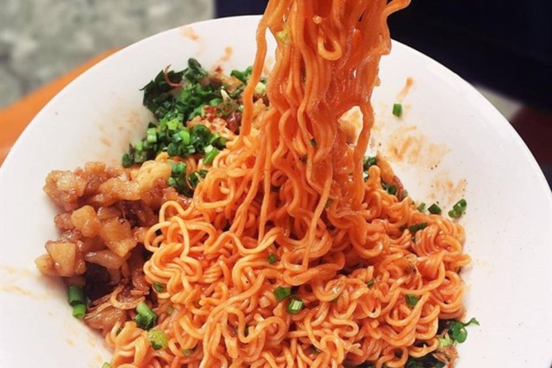 mì trộn tóp mỡ ngon không ngán.jpg