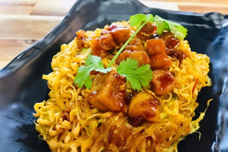 mì trộn tóp mỡ sốt hấp dẫn.jpg