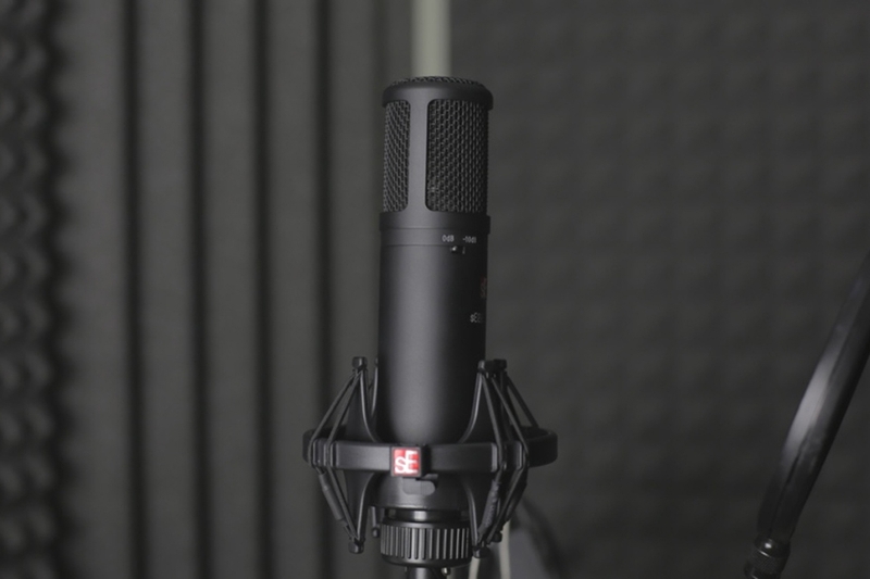 Có nên mua mic thu âm để hát karaoke?
