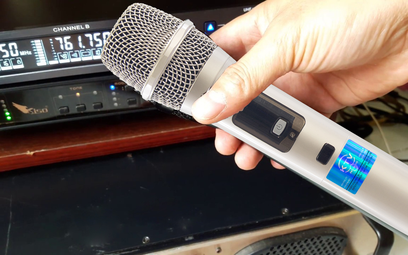 Micro karaoke bị hú 4