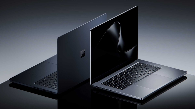 Surface Laptop Ultra có hai tùy chọn màu, giữ thiết kế tối giản đặc trưng của dòng Surface.